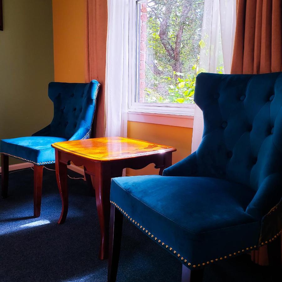 James Bay Inn Hotel, Suites & Cottage Виктория Экстерьер фото