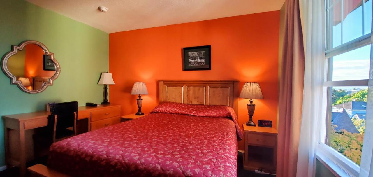 James Bay Inn Hotel, Suites & Cottage Виктория Экстерьер фото
