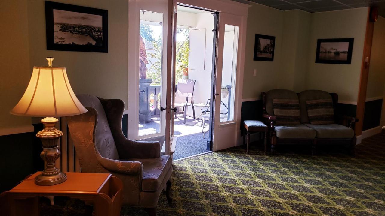 James Bay Inn Hotel, Suites & Cottage Виктория Экстерьер фото