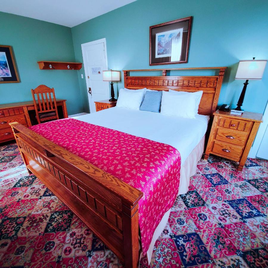 James Bay Inn Hotel, Suites & Cottage Виктория Экстерьер фото