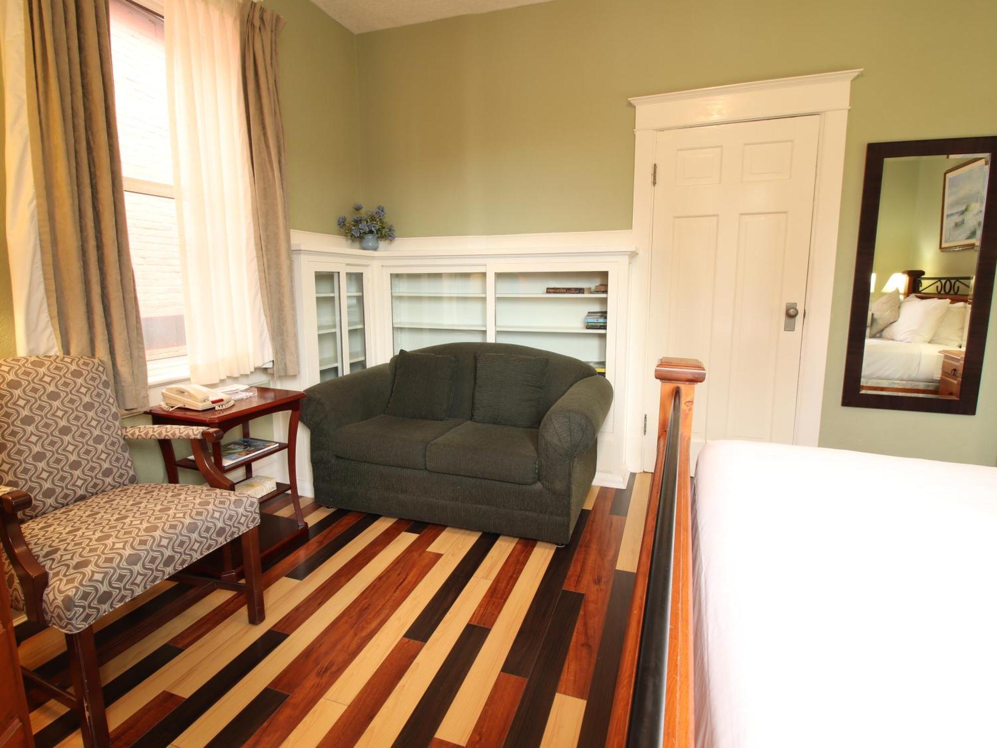 James Bay Inn Hotel, Suites & Cottage Виктория Экстерьер фото