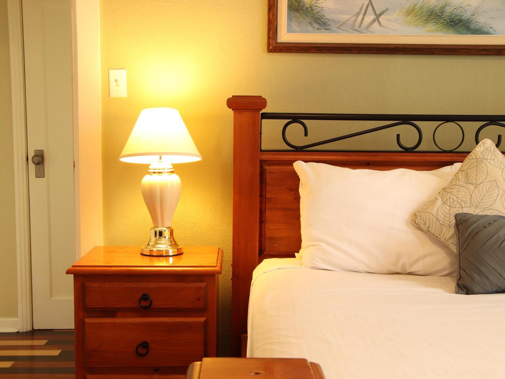 James Bay Inn Hotel, Suites & Cottage Виктория Экстерьер фото