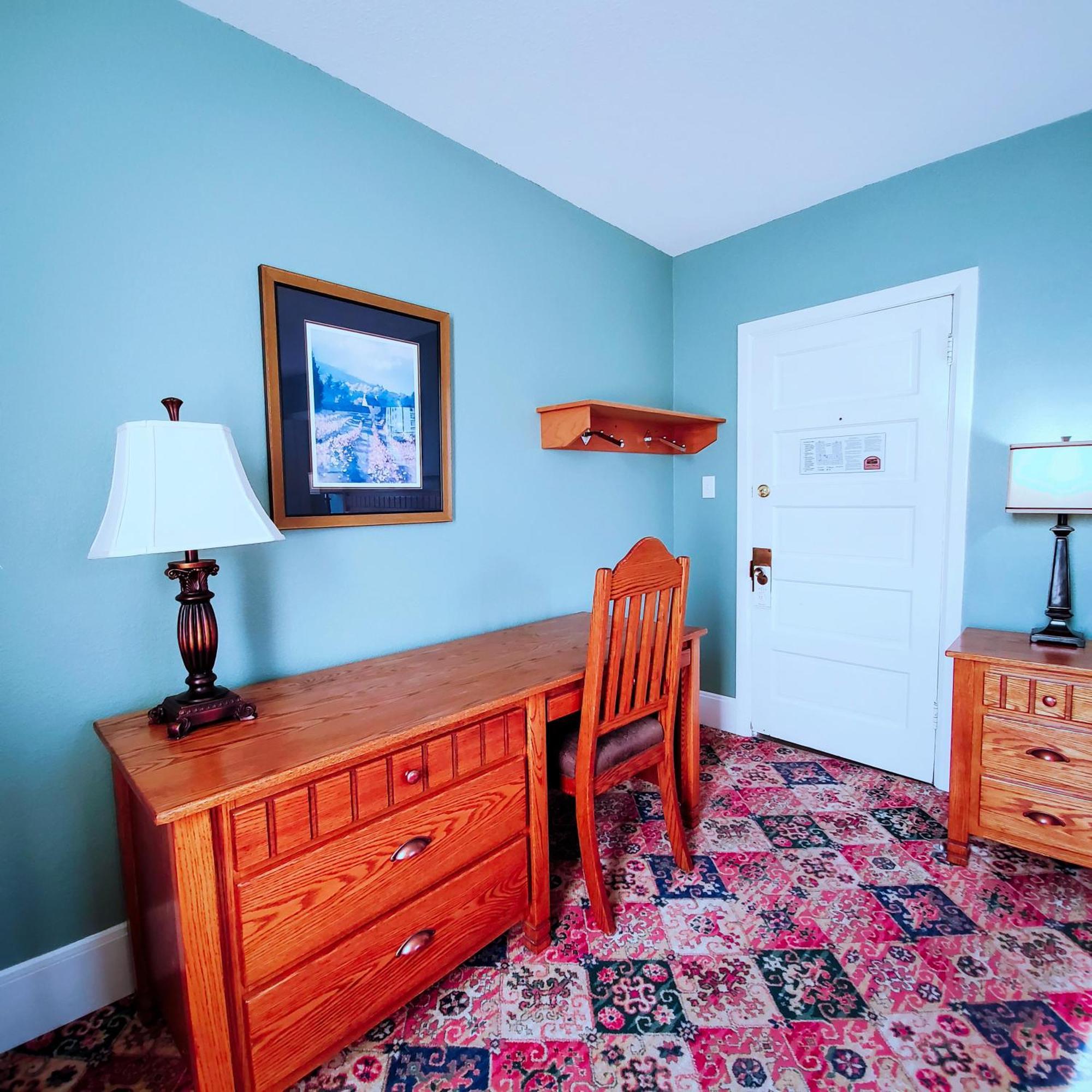 James Bay Inn Hotel, Suites & Cottage Виктория Экстерьер фото