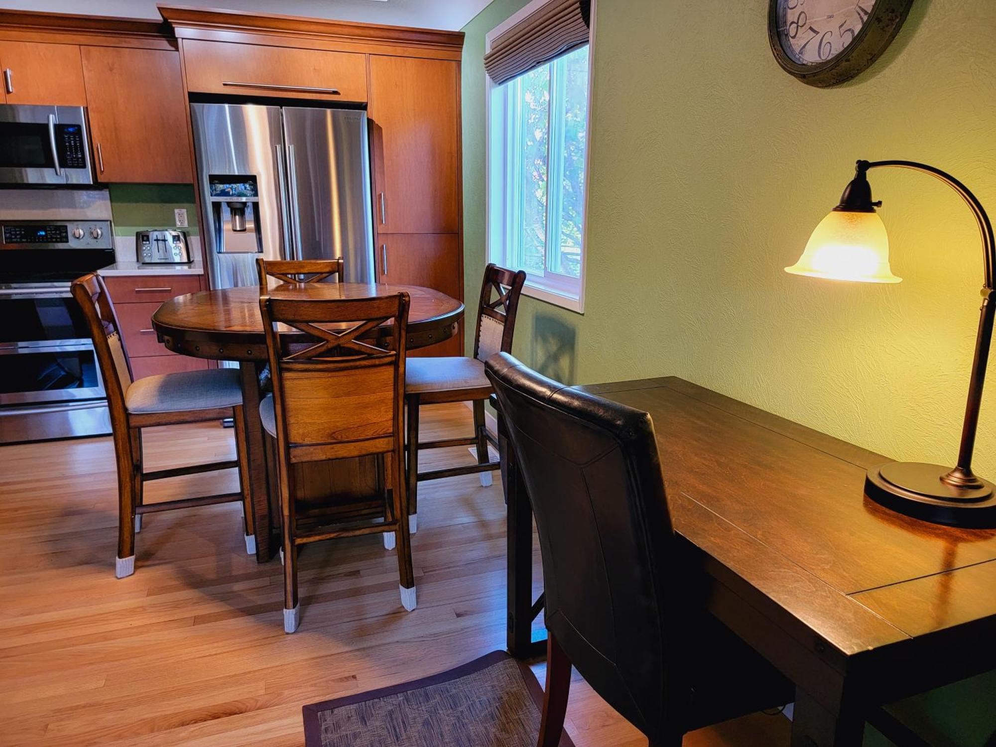 James Bay Inn Hotel, Suites & Cottage Виктория Экстерьер фото