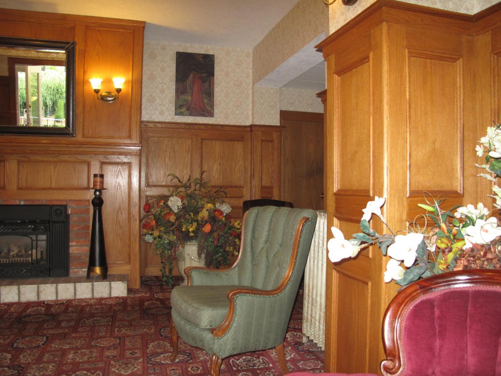 James Bay Inn Hotel, Suites & Cottage Виктория Экстерьер фото