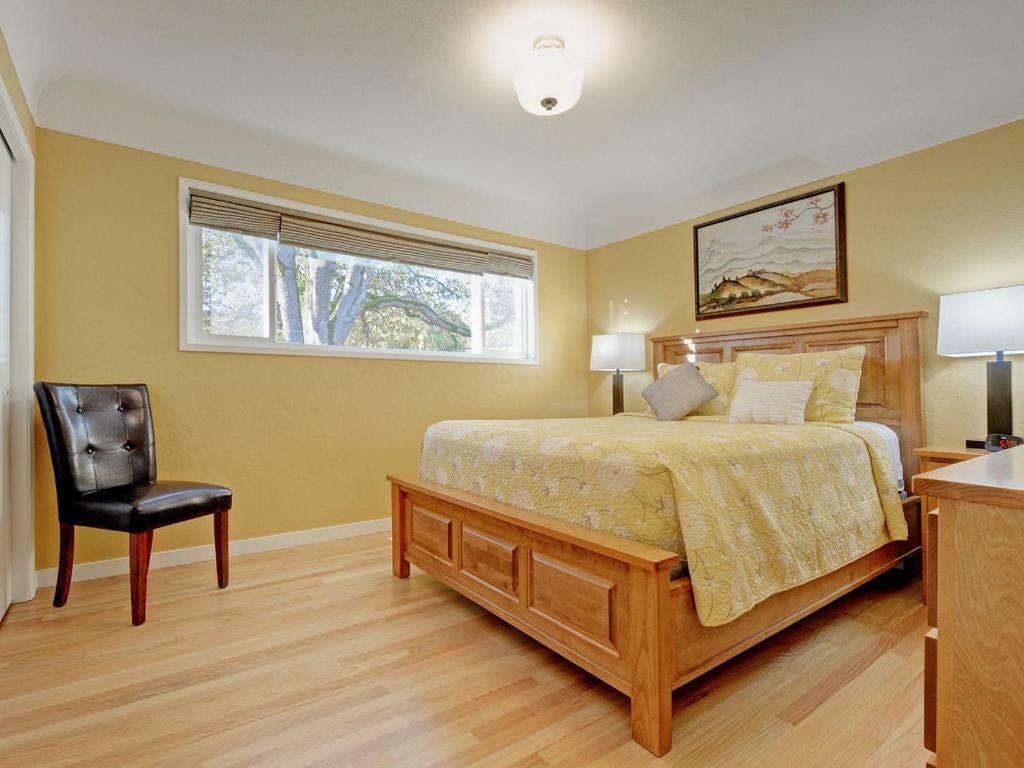 James Bay Inn Hotel, Suites & Cottage Виктория Экстерьер фото